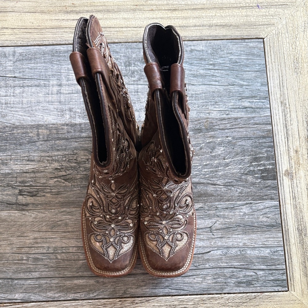RW&CO. Brown Embroidered Kids Boots